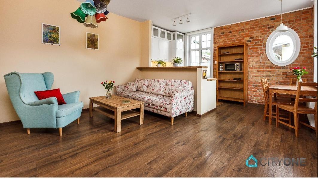 Lägenhet Apartament Z Weranda W Dworku Oliwskim *