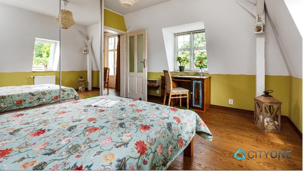 Lägenhet Apartament Z Weranda W Dworku Oliwskim Gdańsk