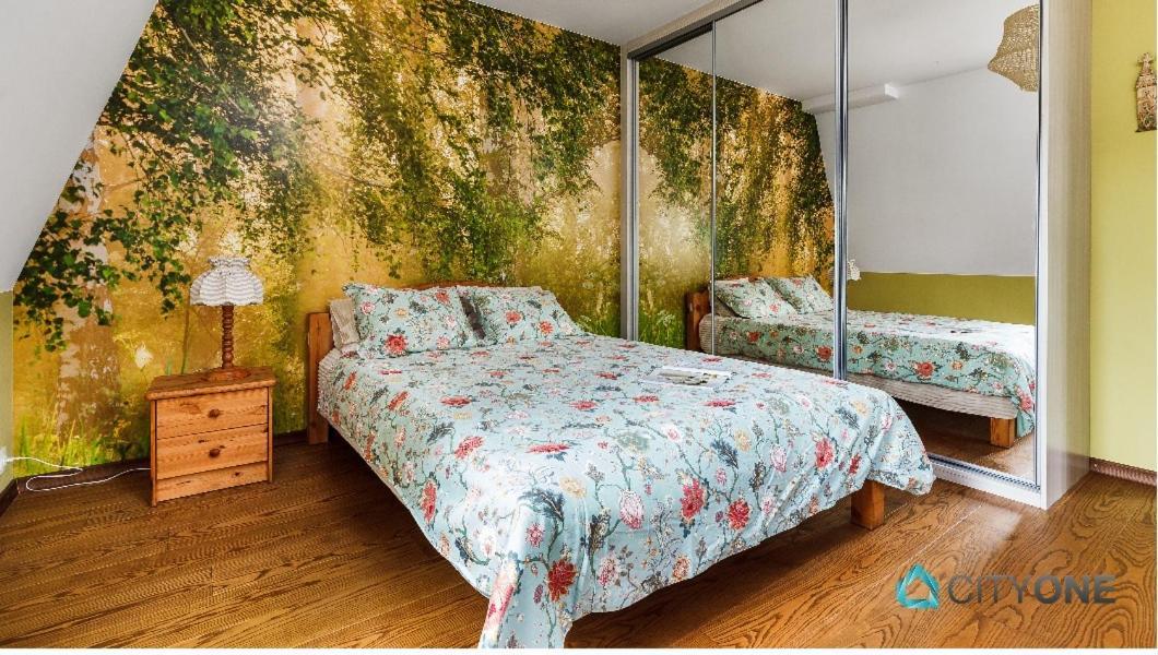 Lägenhet Apartament Z Weranda W Dworku Oliwskim *